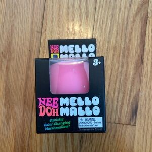 Mello Mallo Pink Color-Changing Marshmallow Toy